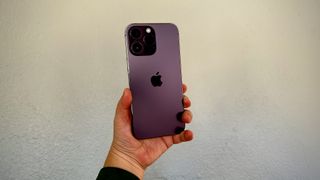 iPhone 14 Pro Max Deep Purple and iPhone 14 Pro Space Black