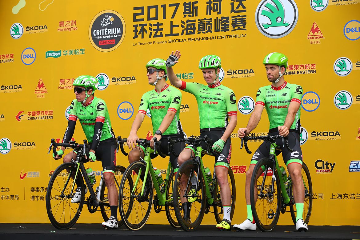 Cannondale-Drapac says hello to the crowd