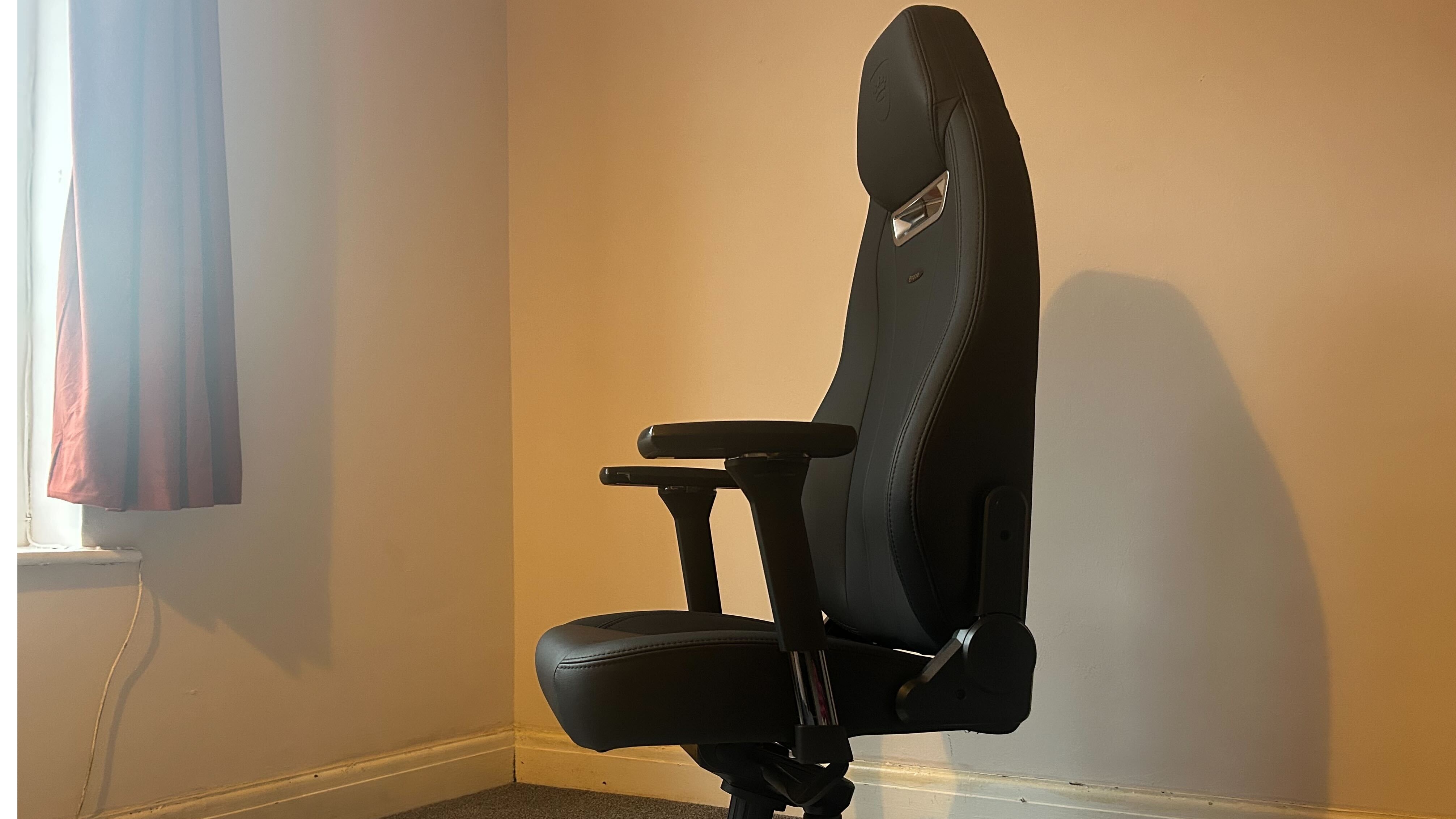 A Noblechairs Legend from the side