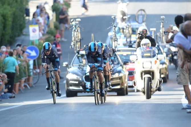 Team Sky head to the line