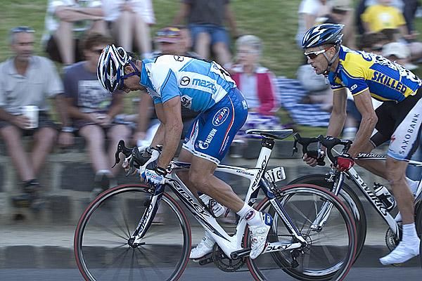 Two of Australia's fastest on two wheels: Robbie McEwen (Mazda) and Baden Cooke (Skilled/Lowe Farms) back in the chasing peloton.