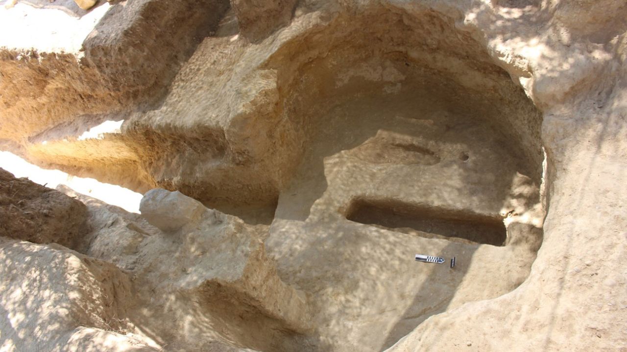 The newfound chamber tomb has two burial pits that date to about 1300 B.C. to 1200 B.C., during the Mycenaean period, or the Bronze Age of Greece.