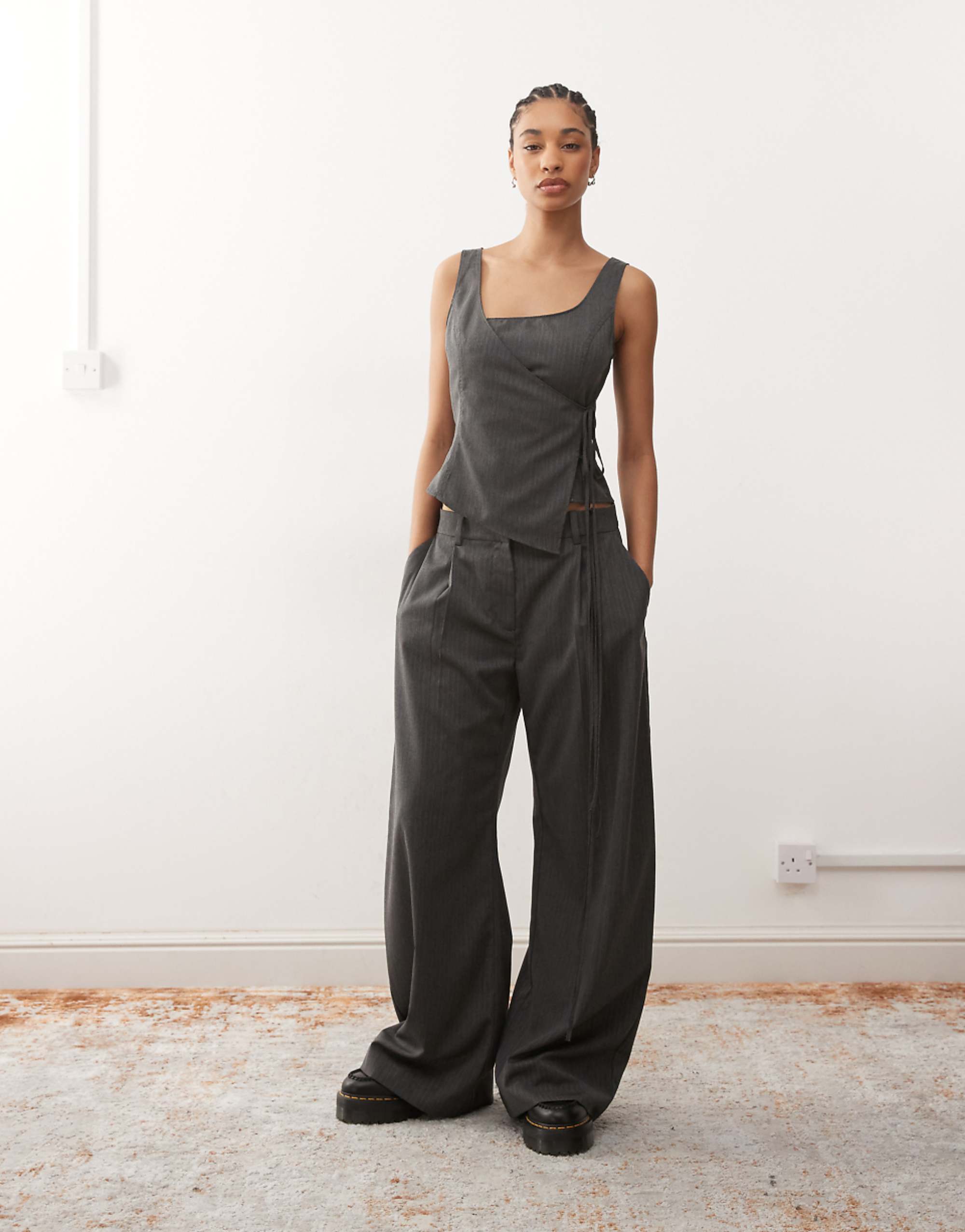 Weekday Dara Low Waist Wide Leg Trousers With Front Pleats in Grey Melange Herringbone