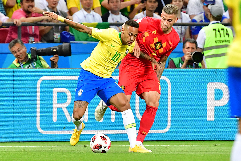 Toby Alderweireld jostles for the ball with Neymar