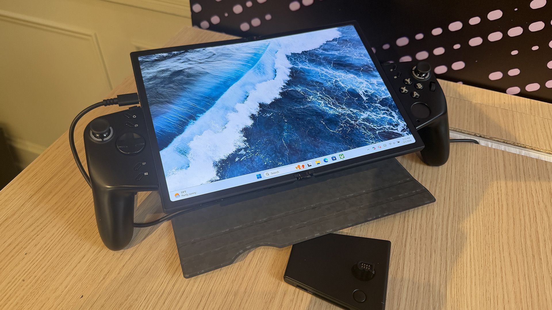 This folding laptop turns into a handheld gaming device – and I need one in my life