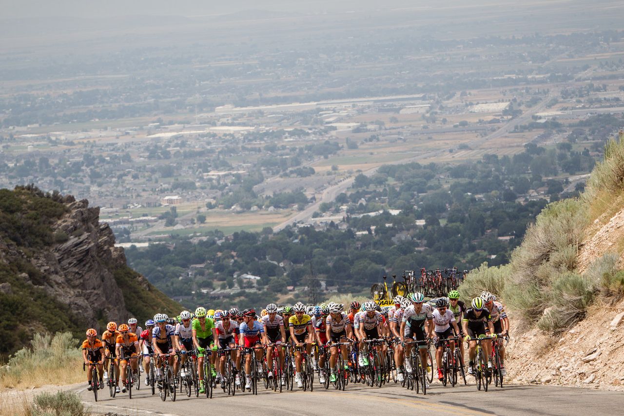The main bunch works its way up todays first KOM.