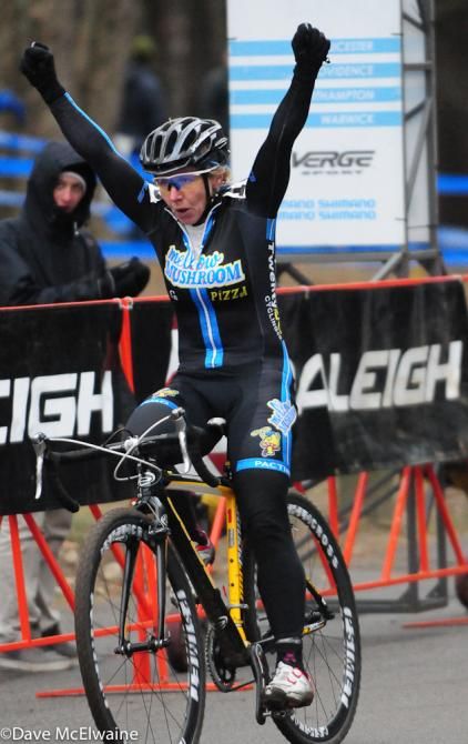 Laura Van Gilder (Mellow Mushroom) taking the win in Warwick.