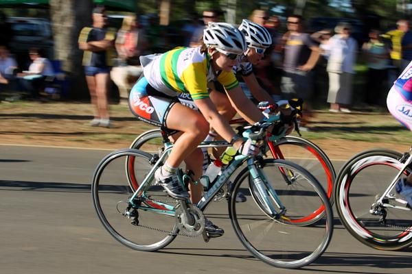 Lauren Kitchen (Jayco-AIS) waits for the moves at the back of the bunch
