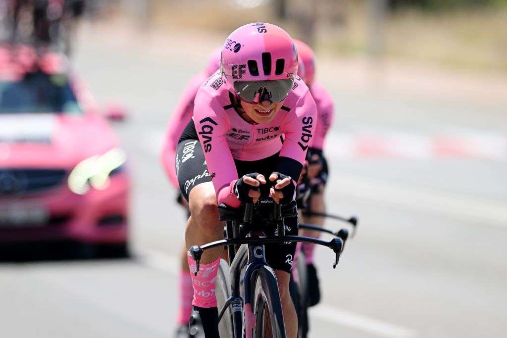 EF Education-Tibco-Svb in action in the TTT at La Vuelta a Femenina