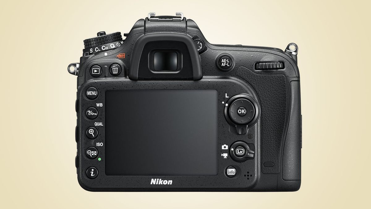 Nikon D7200 rear