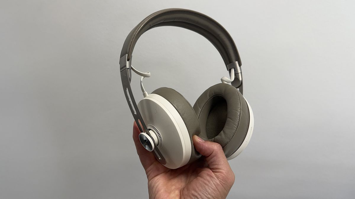 Various shots of the Sennheiser HD 550 headphones.