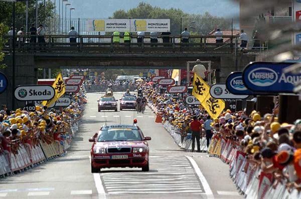 The two leaders come up the straight