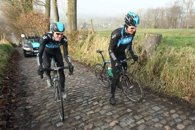 Geraint Thomas comes to a standstill