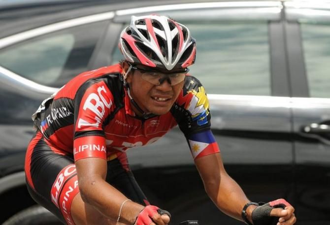 Ronald Oranza of LBC MVPSF Cycling Pilipinas at the front of the peloton