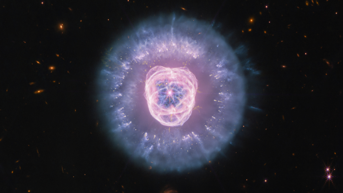 A purple bright center is surrounded by darker purple and blue bright light.