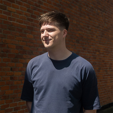 man in grey t-shirt