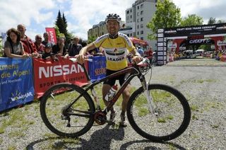 Christoph Sauser (Specialized) clad in yellow at the Trans Germany