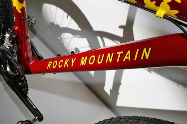 Old-school graphics on the Rocky Mountain Vertex T.O.