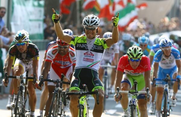 Andrea Guardini (Farnese Vini-Neri Sottoli) sprints to victory.