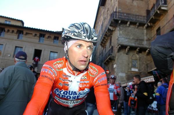 Stefano Garzelli (Acqua &amp; Sapone) at the finish in Siena.