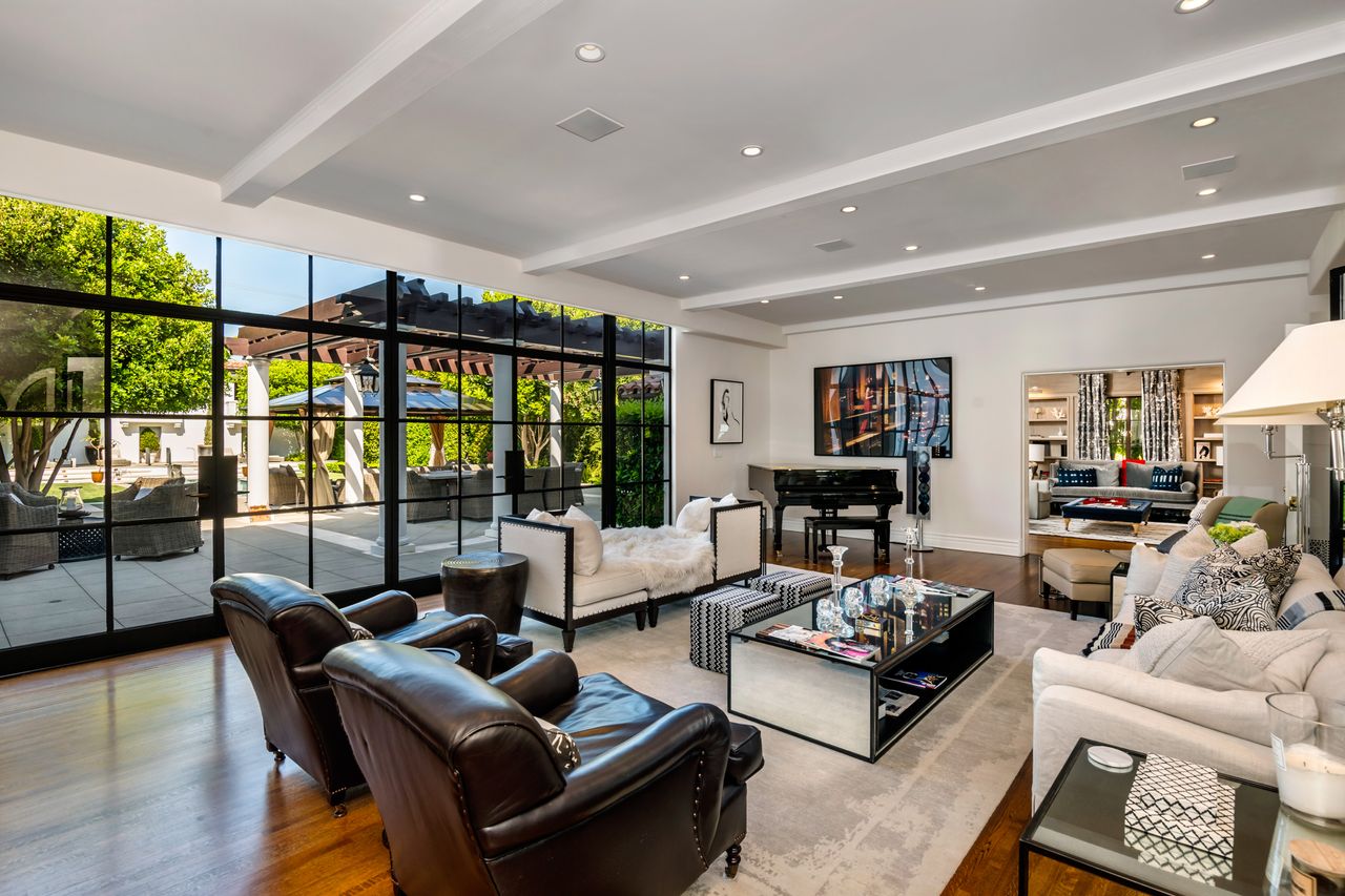 Images of 722 North Maple Drive, Los Angeles