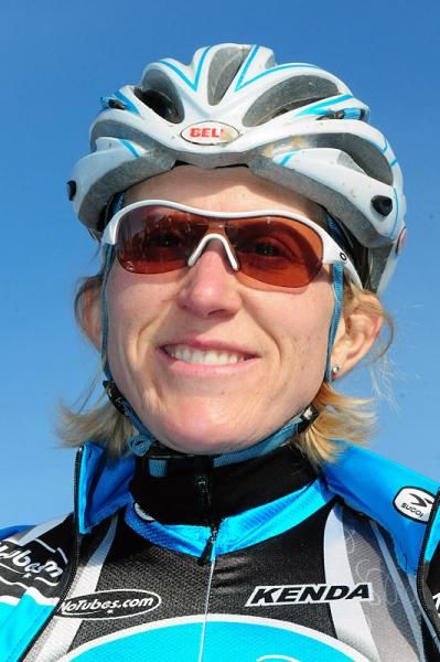 Sue Butler (Mona Vie/Cannondale) on the first row.