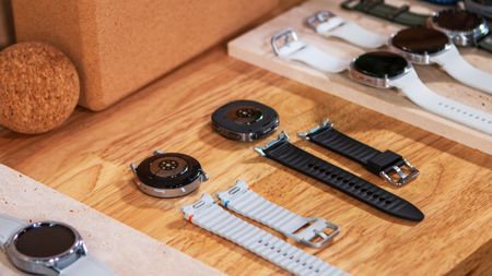 Samsung Galaxy Watch band connector comparison hands-on