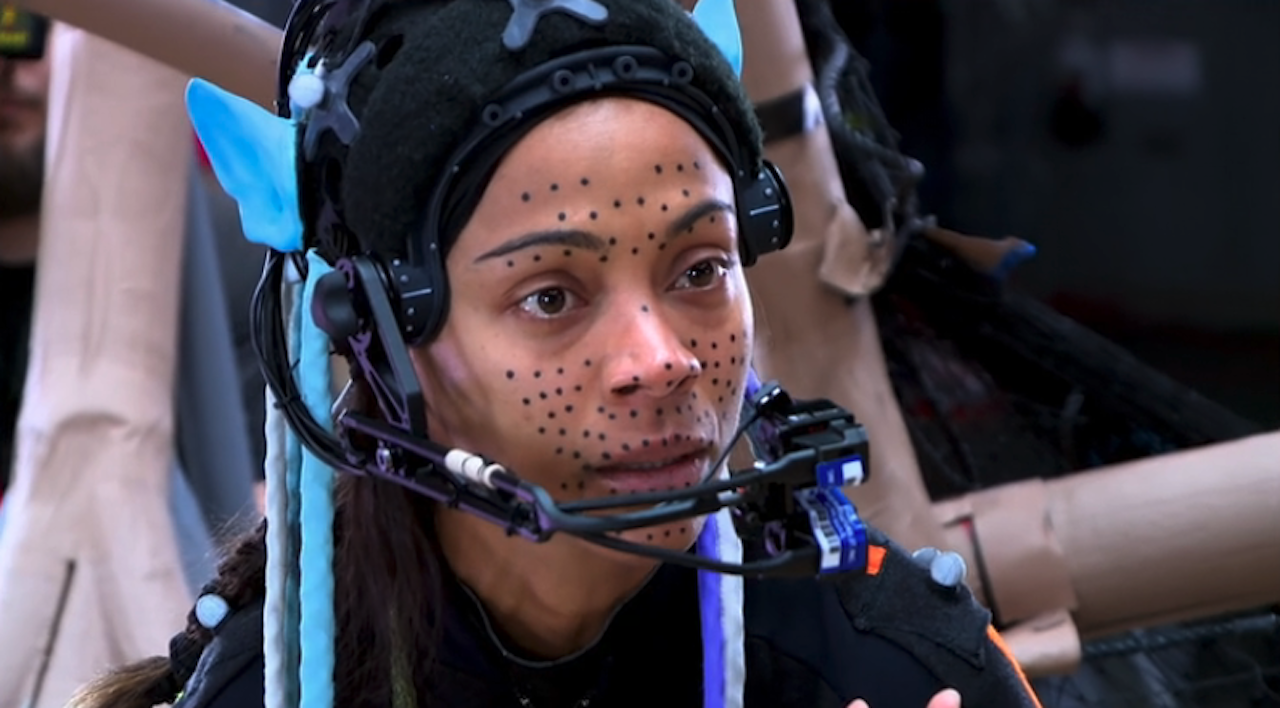 Zoe Saldana in een performance-capture-outfit in de bonusfunctie van Avatar: Fire and Ash