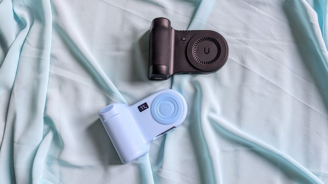 Belkin Stage PowerGrip and KraftGeek PowerShutter power bank stands