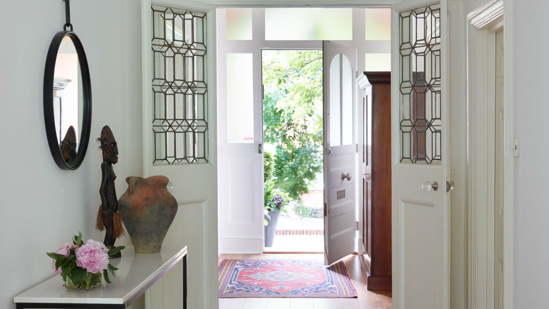 6 colors you should never paint a small entryway