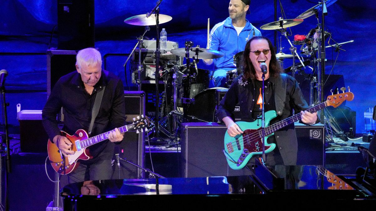 Alex lifeson and Geddy Lee performiong with South Park in 2022