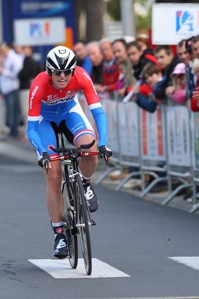 Regina Bruins (Cervelo Test Team) approaches the finish line in Gruissan.