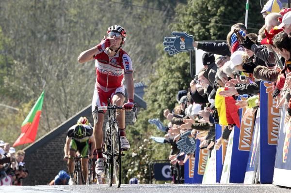 Kisses to the crowd as Joaquim Rodriguez (Katusha) wins the Fleche Wallonne