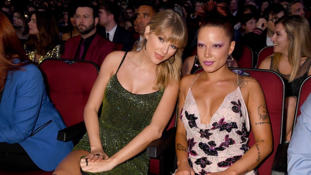 2019 American Music Awards - Roaming Show And Backstage