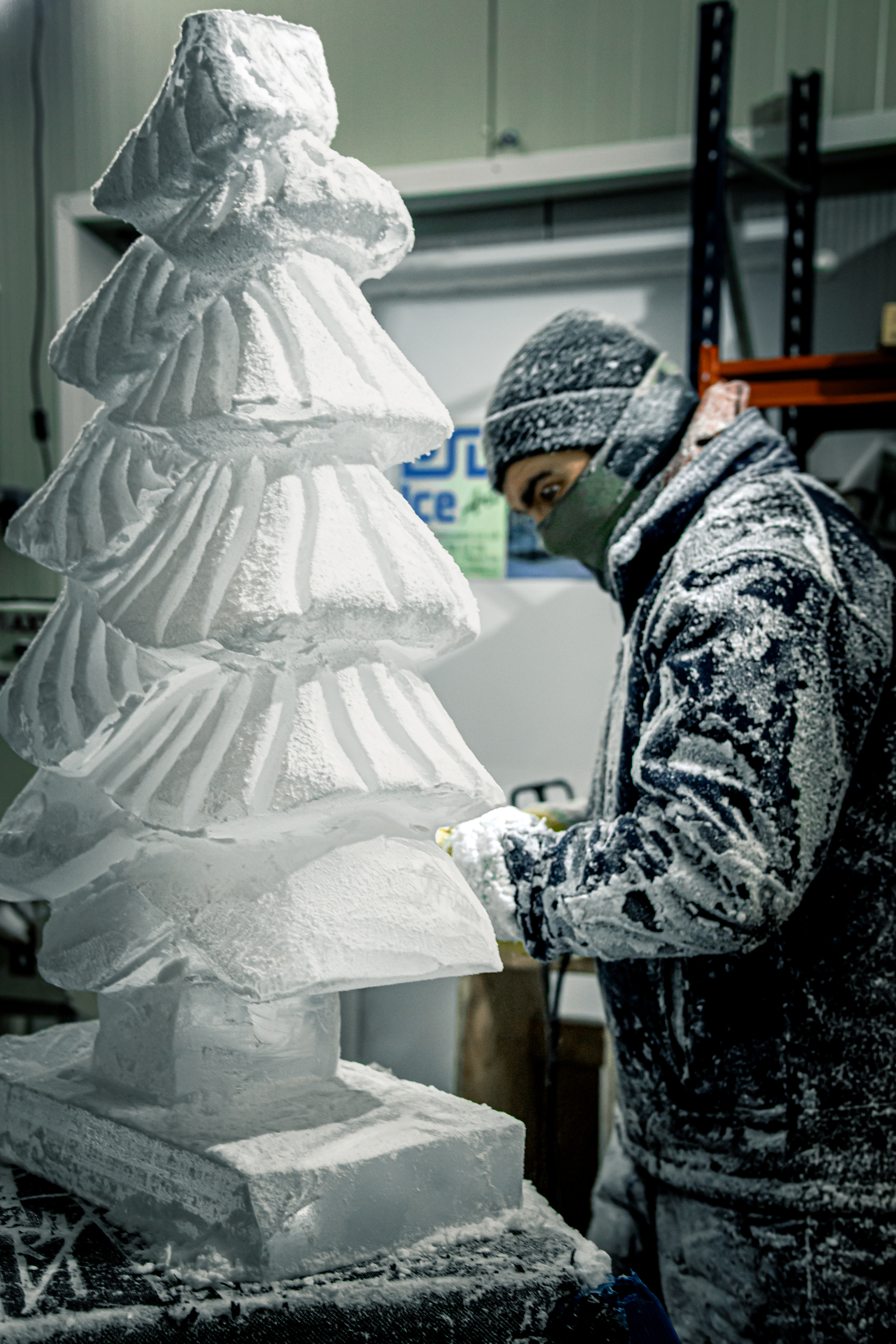 Giovanni carving ice