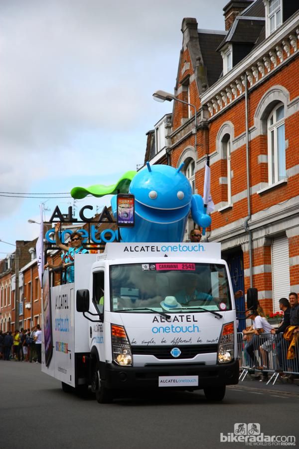 Alcatel OneTouch's mascot flies high above the crowd.