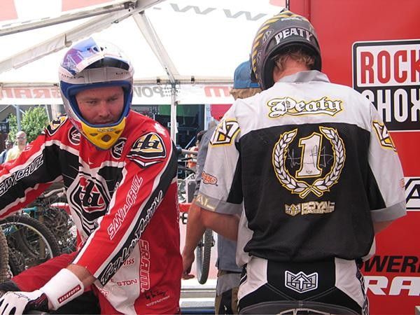 Steve Peat (R) and Nathan Rennie (L) will be team-mates in 2006. Look out, world...