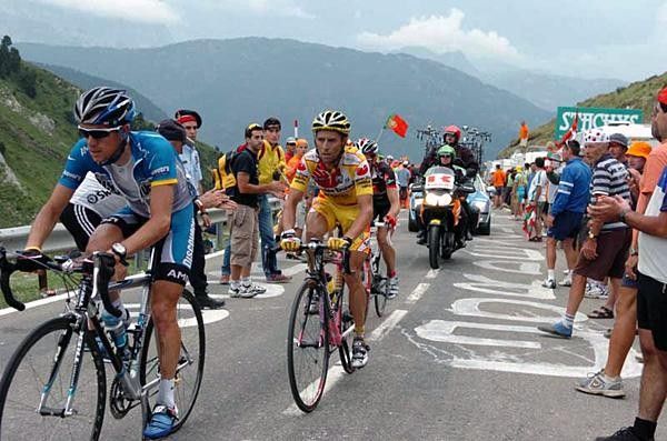 Jose Azevedo (Discovery Channel) leads Gilberto Simoni