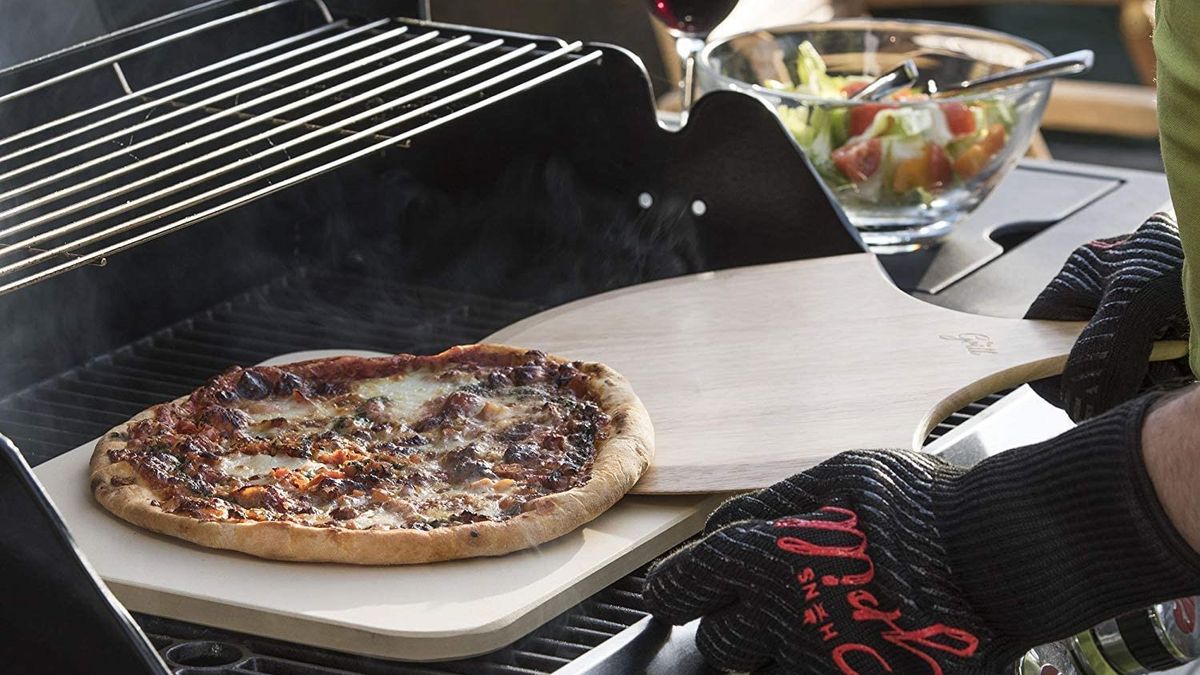This simple device will transform your barbecue into a pizza oven Top Ten Reviews