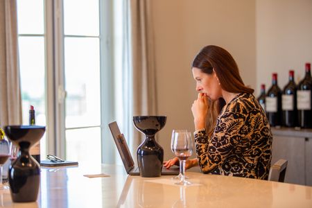 Georgie Hindle tasting en primeur