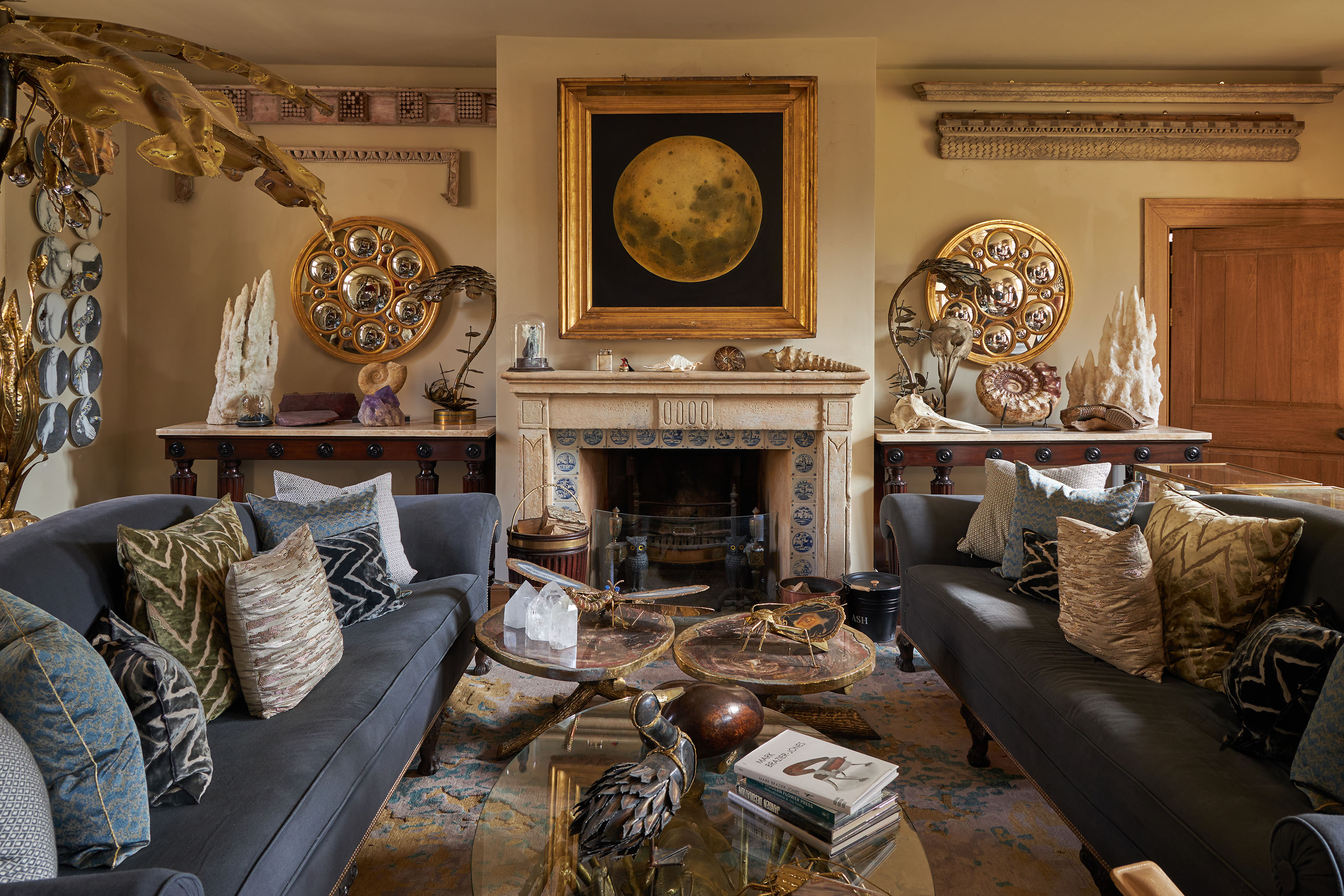 A living room in Parnham Park.