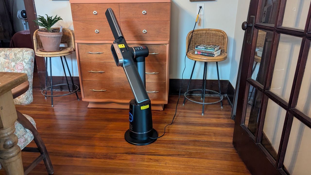 Shark TurboBlade Cool + Heat in reviewer's living room