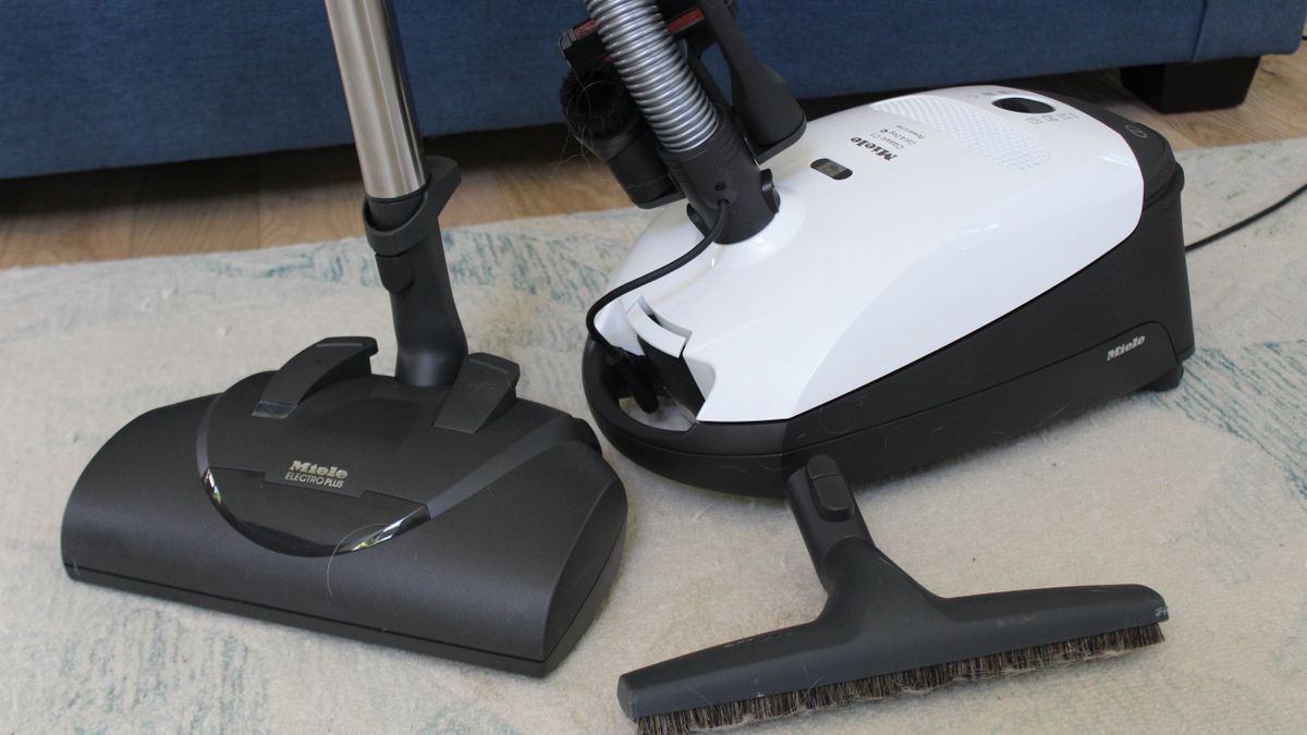 Miele Classic C1 Cat &amp; Dog PowerLine Canister Vacuum