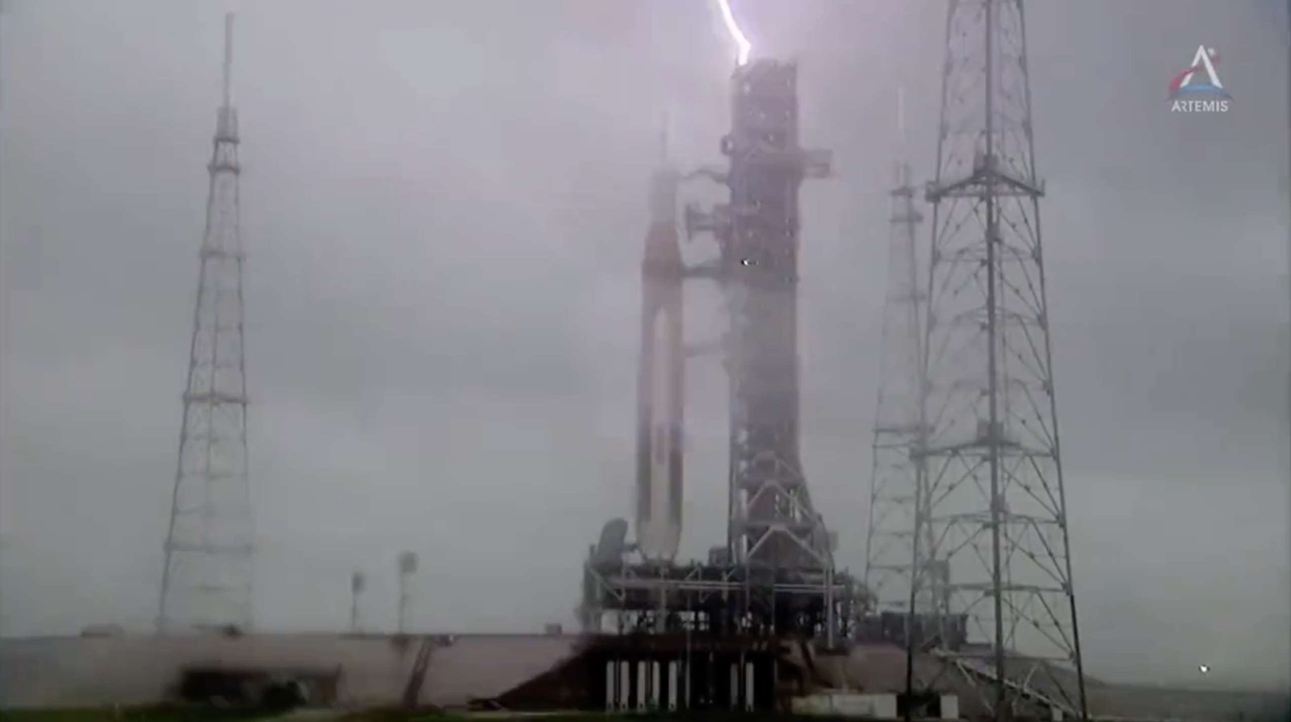 Lightning strikes NASA's Artemis 1 moon megarocket launch pad during test |  Space