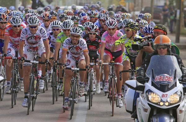 The peloton was barking mad to get Chihuahua's fourth stage underway.