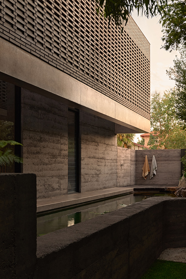 Karijini House, miinimalist moody house design