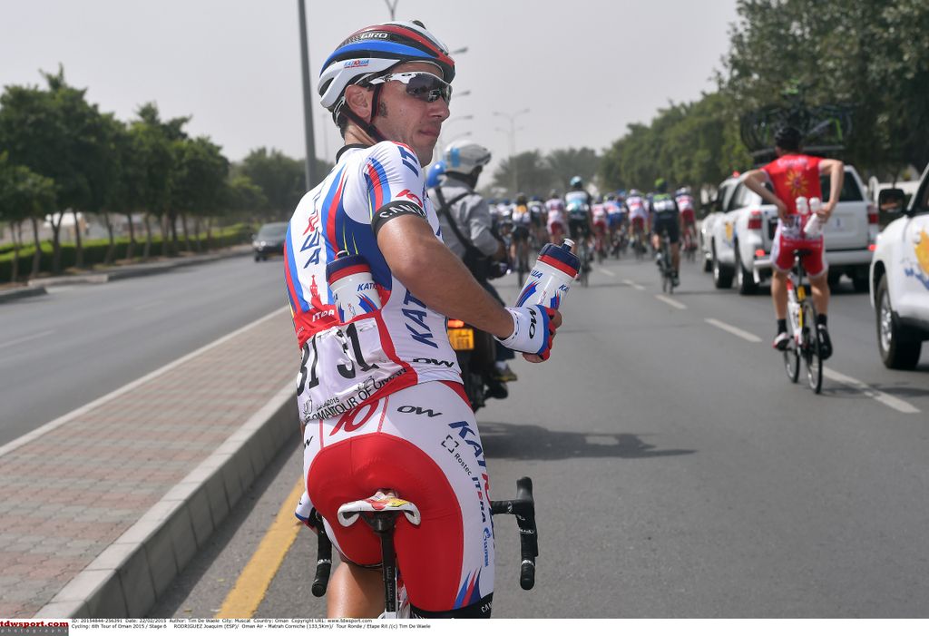 Joaquim Rodr&iacute;guez (Katusha) on bidon duty