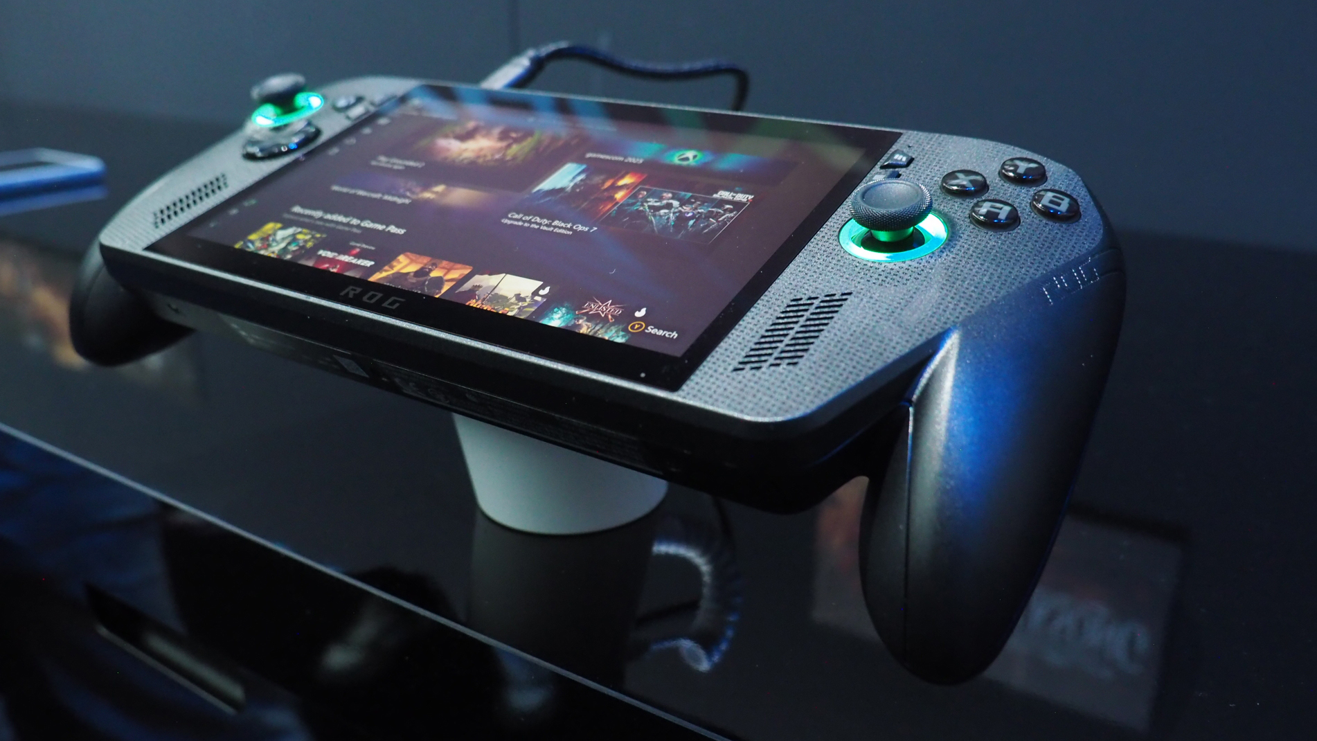 Asus ROG Xbox Ally X at Gamescom 2025