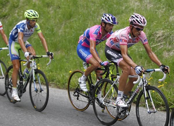 Contador followed by Scarponi and Nibali