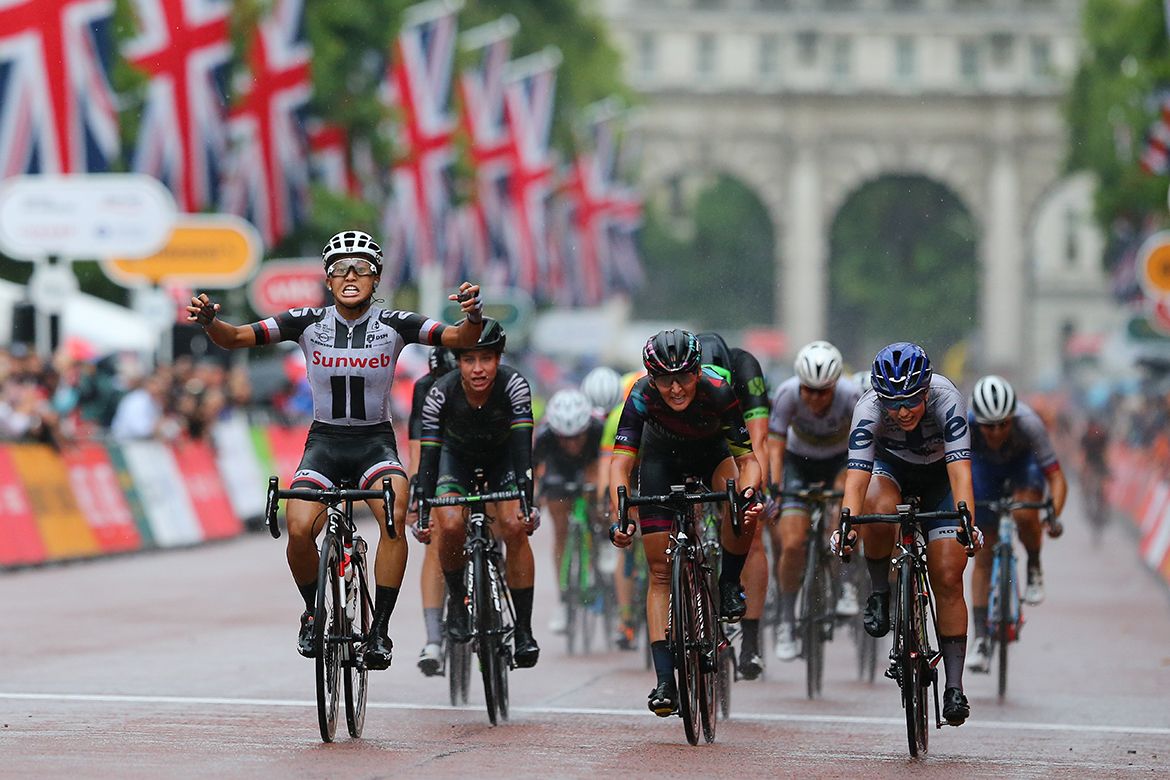 Coryn Rivera pips Lotta Lepist&ouml; to claim the RideLondon Classique.